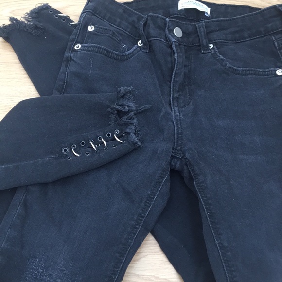 Zara Denim - Zara Black Denim Jeans w/ Frayed Hem